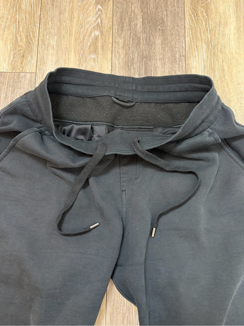 Lululemon Men’s Heavyweight Fleece Joggers in Black - Picture 7 of 12